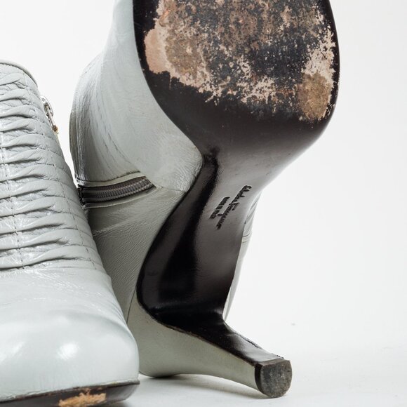 Salvatore Ferragamo Ribbed Leather Pumps - Picture 9 of 11